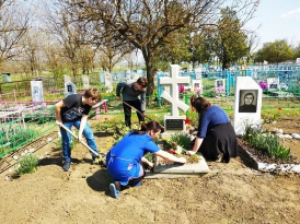 #ЯПомогаюВетерану Уборка могил ветеранов ВОВ совместно с волонтерами